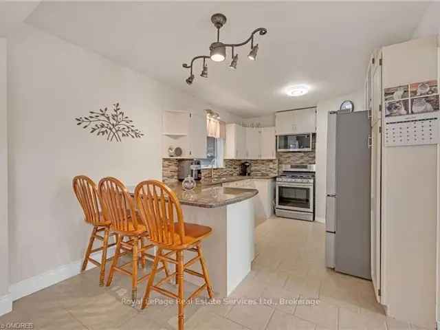 House For Sale in Oakville, Ontario