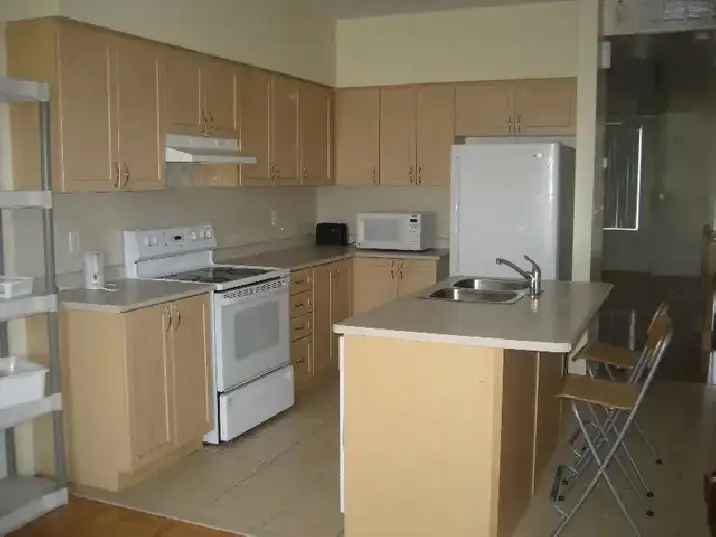 ✔✔ Student Room For Rent - York University Village