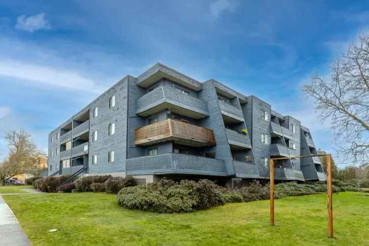 A $449,900.00 Apartment/Condo with 2 bedrooms in Cloverdale BC, Cloverdale