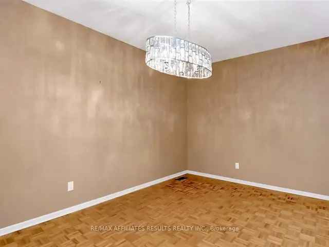 4-Bedroom Condo Townhome in Beaverbrook - Updated Kitchen Hardwood Floors