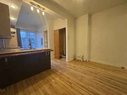 Spacious 2 1/2 Apartment in Villeray Near Parks and Metro
