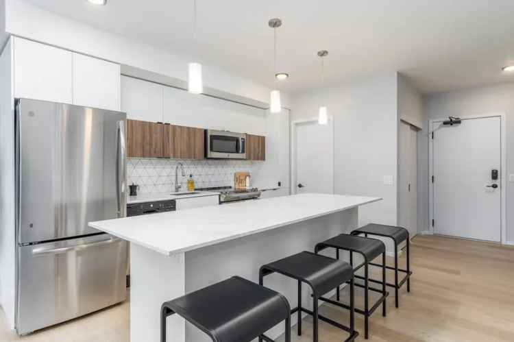 Rent Apartment in Edmonton at The Pinnacle With 1 and 2 Bedroom Suites