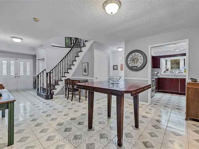 House For Sale in Aurora, Ontario