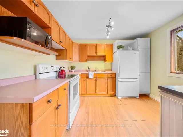 Affordable 2-Bedroom Home in Parry Sound Near Georgian Bay