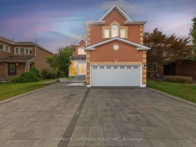 House For Sale in Richmond Hill, Ontario