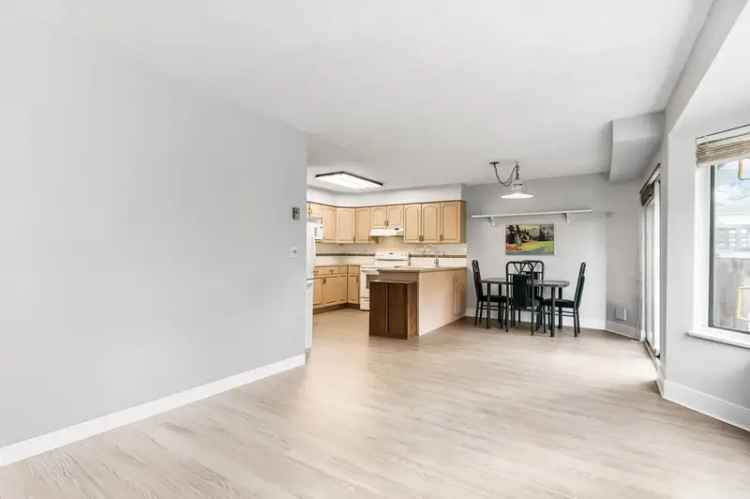 Townhouse For Sale in Surrey, British Columbia