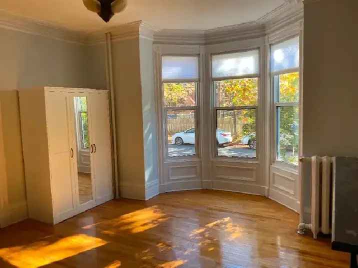 Beautiful 3 Bedroom in Victorian Home