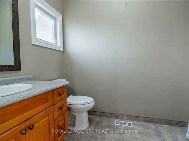 Thorold Raised Bungalow In-Law Suite 2 Kitchens 2 Fireplaces