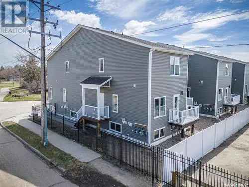 Townhouse For Sale In West Industrial, Saskatoon, Saskatchewan