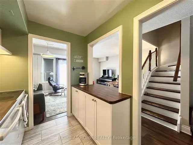 Townhouse For Sale in Georgetown, Ontario