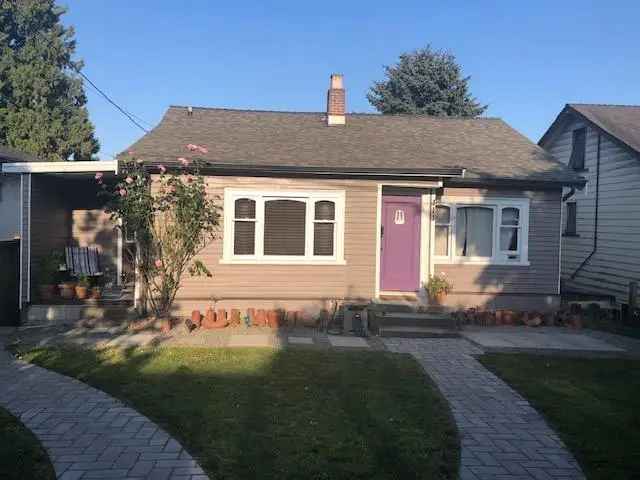Charming Bungalow Style Home Near Skytrain