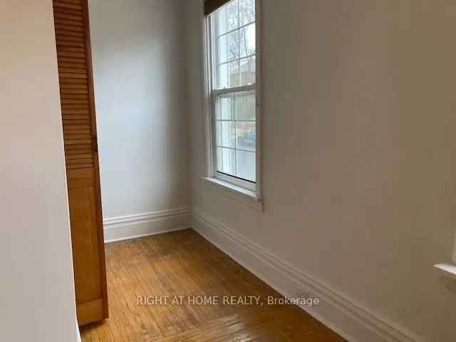 House For Sale in Toronto, Ontario