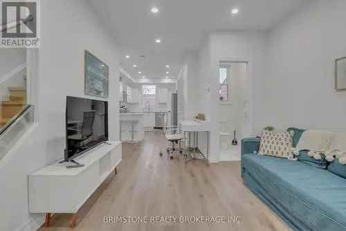 House For Sale In Toronto 3 Bedroom 25 Bath Updated Kitchen