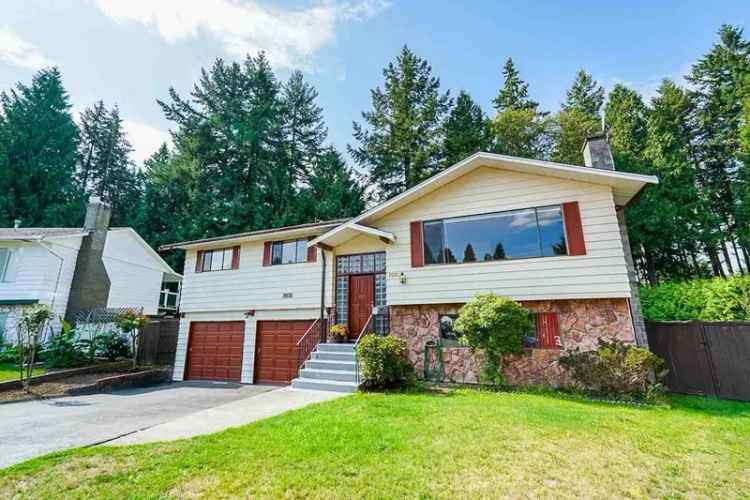 5 Bedroom Home in Sunshine Hills Woods with Legal 2-Bedroom Suite