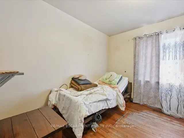 House For Sale in 503, Upper Gage Avenue, Hamilton, Ontario