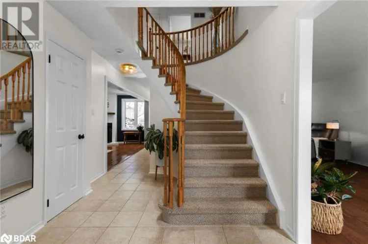 Barrie Family Home Near Waterfront 4 Beds Updated Kitchen Pool