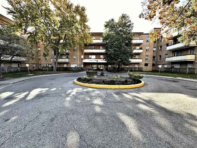 Rent Apartment in North York with Modern Features and Swimming Pool