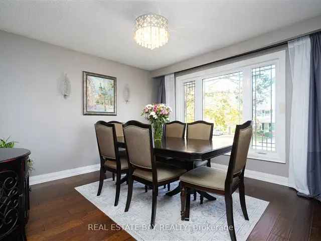 House For Sale in Oakville, Ontario