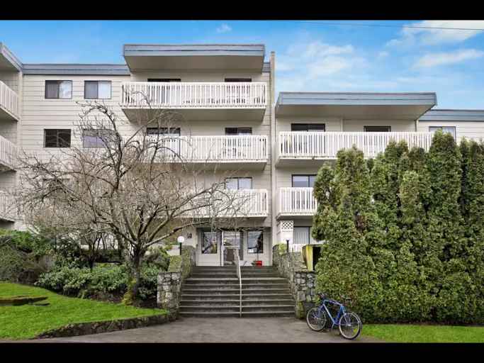 855 Ellery Street -  in Victoria