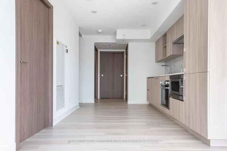 Rent Luxury 1 Bedroom Den Condo in Downtown Toronto With Modern Features