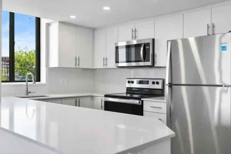 Ottawa Apartment - Free Month Rent Pet-Friendly Amenities