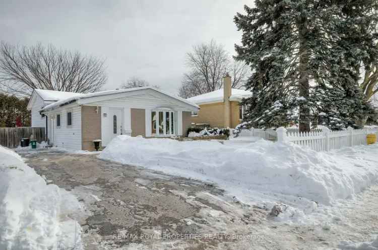 Lakefront Family Home Near Pickering Town Centre