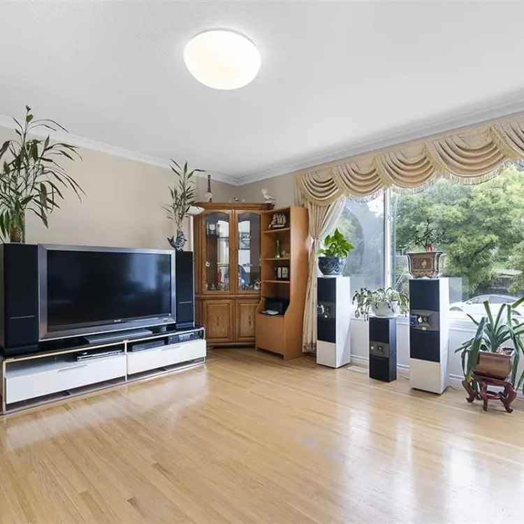 2 Level House 5+3 Beds 2 Kitchens Large Lot Vancouver