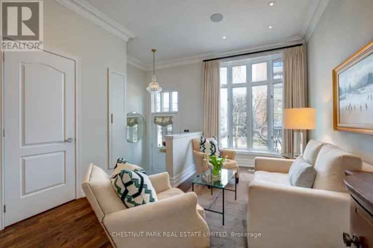 Luxury South Hill Townhouse - 3400 sq ft - Private Courtyard - Designer Renovation