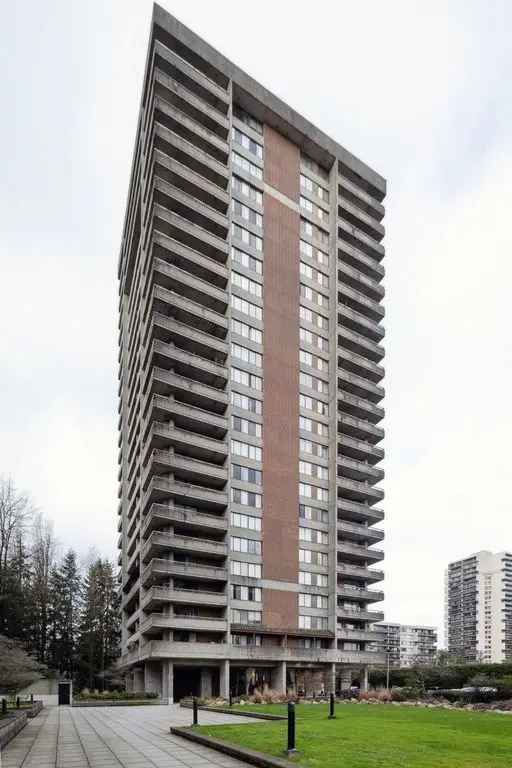 Spacious 2 Bed 2 Bath Corner Unit in Lougheed Burnaby