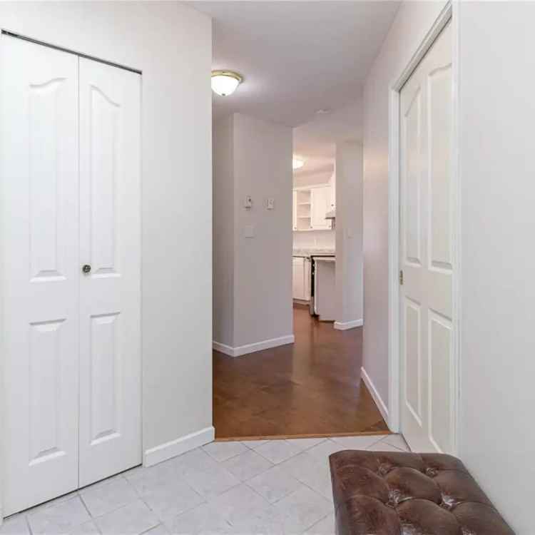 Duncan Condo for Sale - Updated 2 Bed 2 Bath Top Floor