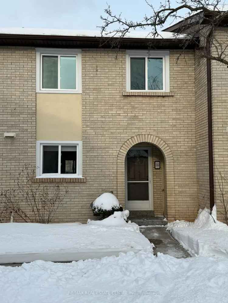 3 Bedroom Condo Townhouse in Oakville College Park