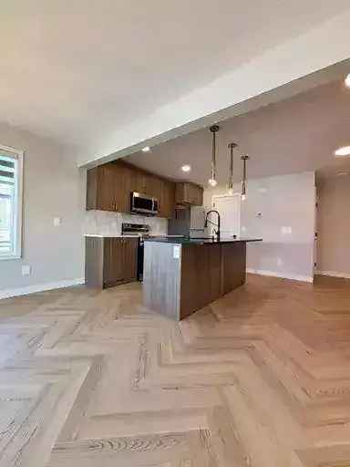 Rent Spacious New Townhouse with Modern Features in Edmonton Keswick