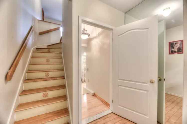 Beautiful 3-Story Townhouse Near Downtown