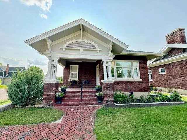 Commercial & Residential Bungalow in Brandon