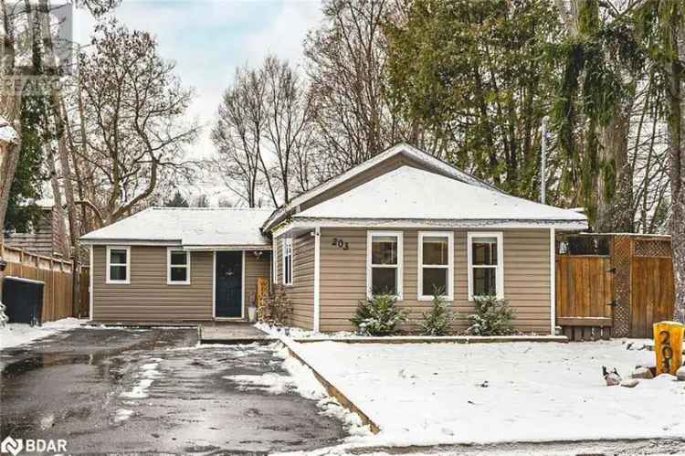 Cozy Bungalow Near Lake Simcoe Downtown Barrie Updated Kitchen