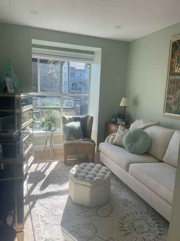 Condo For Sale in District of North Vancouver, British Columbia