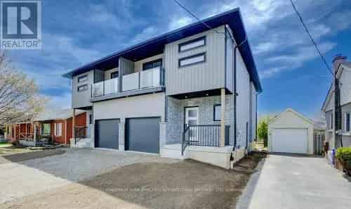 Luxury Semi-Detached Home in Kitchener Near Downtown