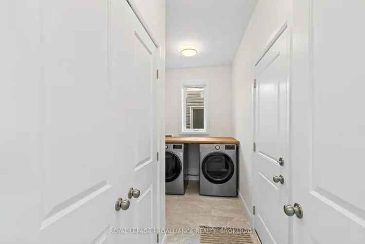 Stunning 4 Bedroom Detached Home in Amherstview