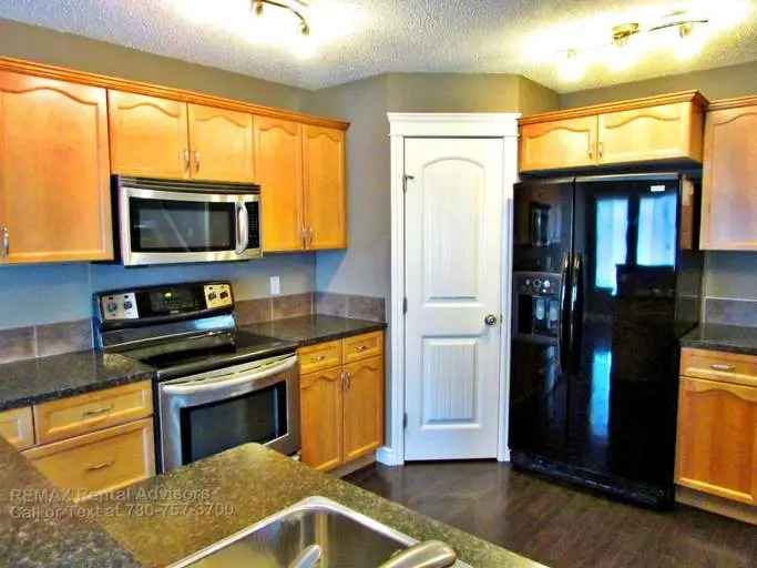 Sherwood Park 3 Bed 2.5 Bath House - Short Term Lease June July 2025