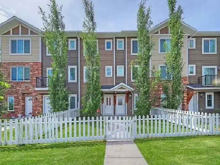 For Rent High-End Townhouse in Chestermere with Modern Features