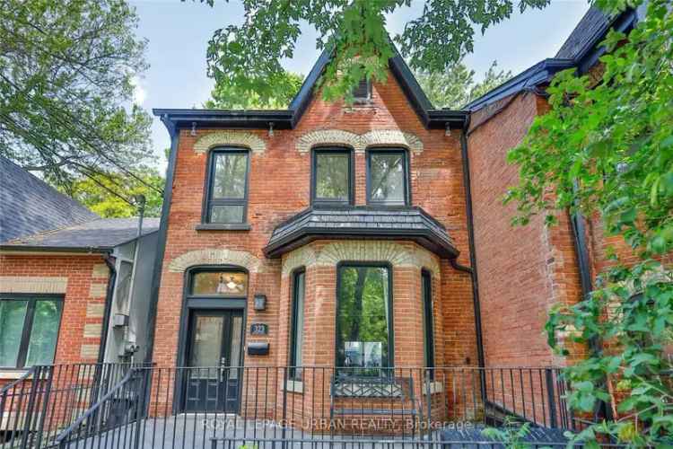 House For Sale in Toronto, Ontario