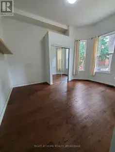 3 rooms apartment of 426 m² in Toronto