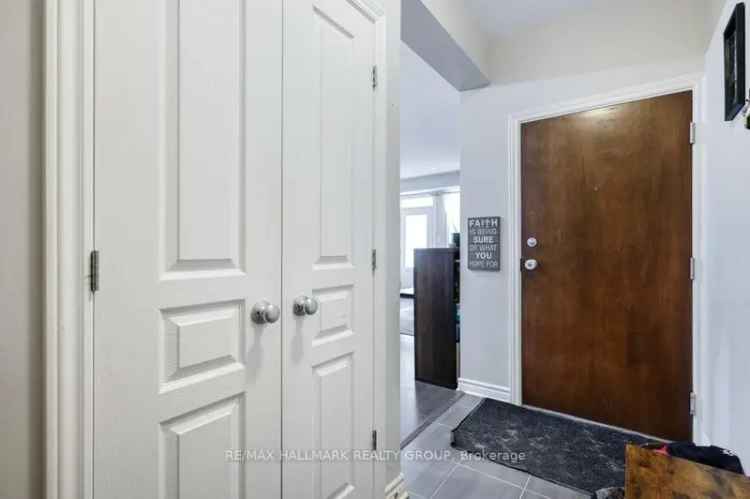 Premium Main Floor 2 Bed 1 Den Condo - Amazing Location