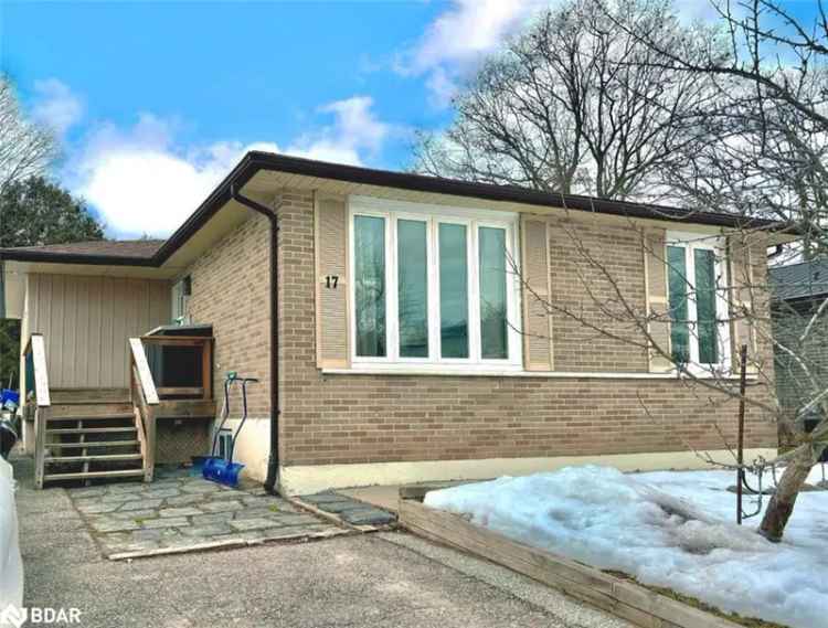 Rent Beautifully Renovated Detached Bungalow in North End Barrie