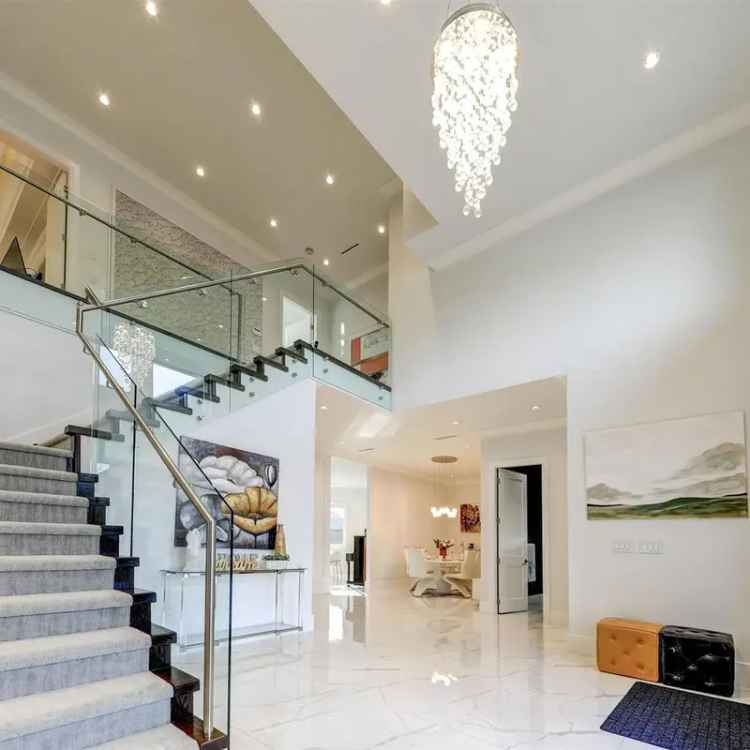 Luxurious House for Sale in Seafair Richmond with Contemporary Elegance