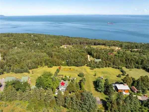 2-Storey House for Sale in Charlevoix with Panoramic River Views