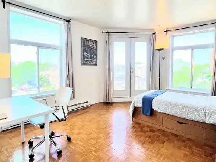 Comfortable Room for Rent in Heart of Montreal Island with All Utilities Free