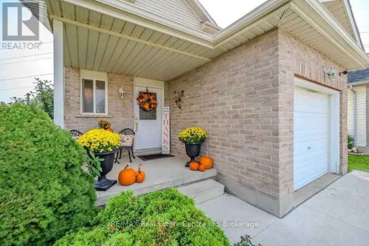 House For Sale in 128, Henhoeffer Crescent, Kitchener, Ontario