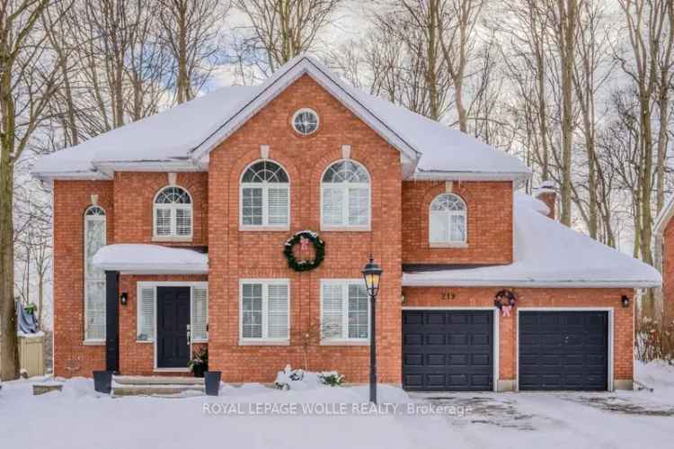 Elegant Custom-Built Home near Universities and Hospital