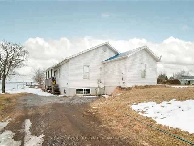 Waterfront Bungalow with Mountain Views - 3 Bedrooms - Double Garage